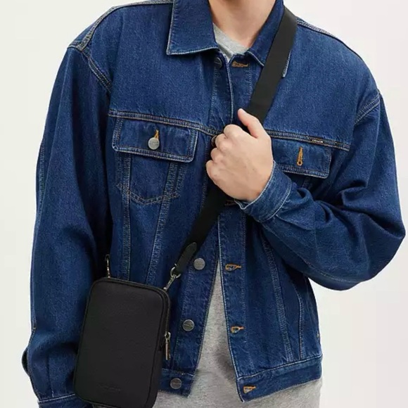 ADEN COACH CROSSBODY BAG. One black bag and one green bag. - Picture 4 of 7